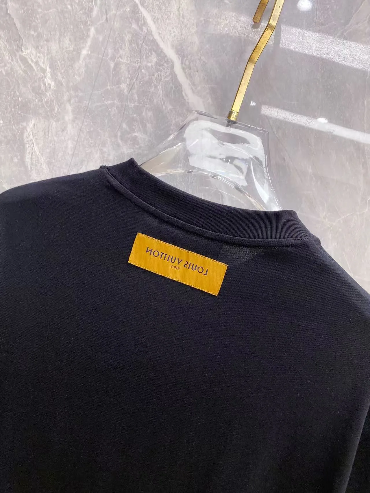 《LV~ 》 2026New Arrival Quality T ， , Versatile Quality ！ ‼ 32 G ‼ ， ， ， ， T 🤪 Sizes：S-M-L-XL-2XL ：Black，White， Same Style